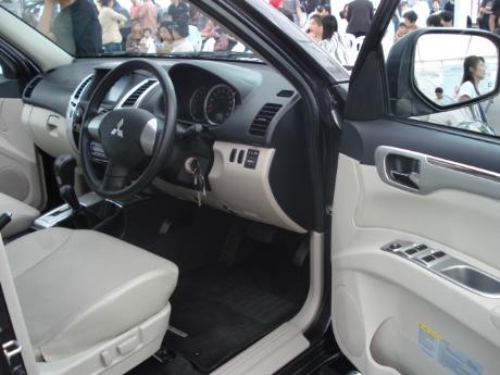 2009 Mitsubishi Pajero Sport SUV rear view