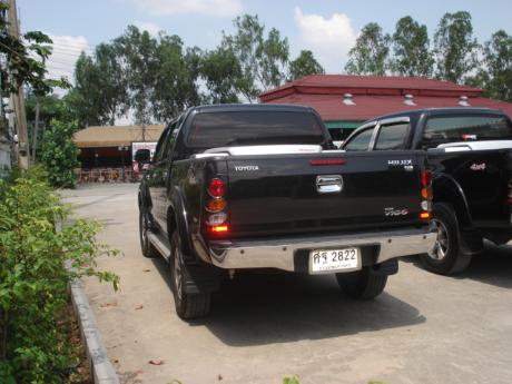 used Toyota Hilux VigoDouble Cab 4x4 G with utility box at Thailand's top Toyota new and used Hilux Vigo dealer Soni Motors Thailand